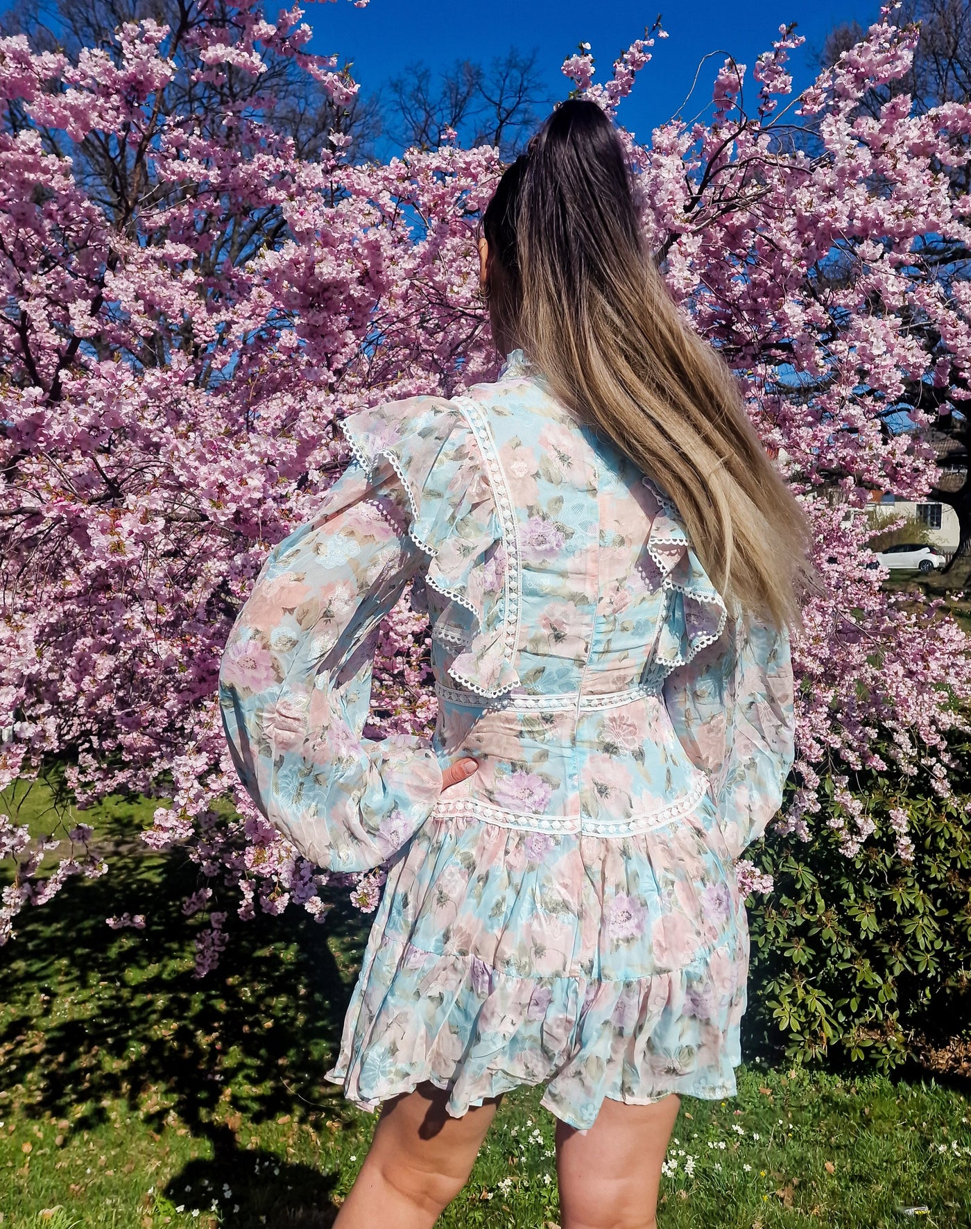 Geblümtes Spitzenkleid