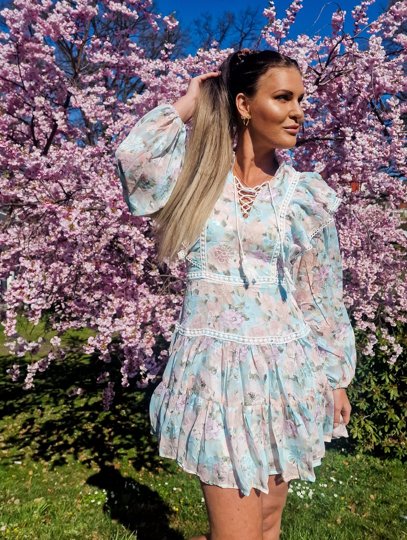 Geblümtes Spitzenkleid