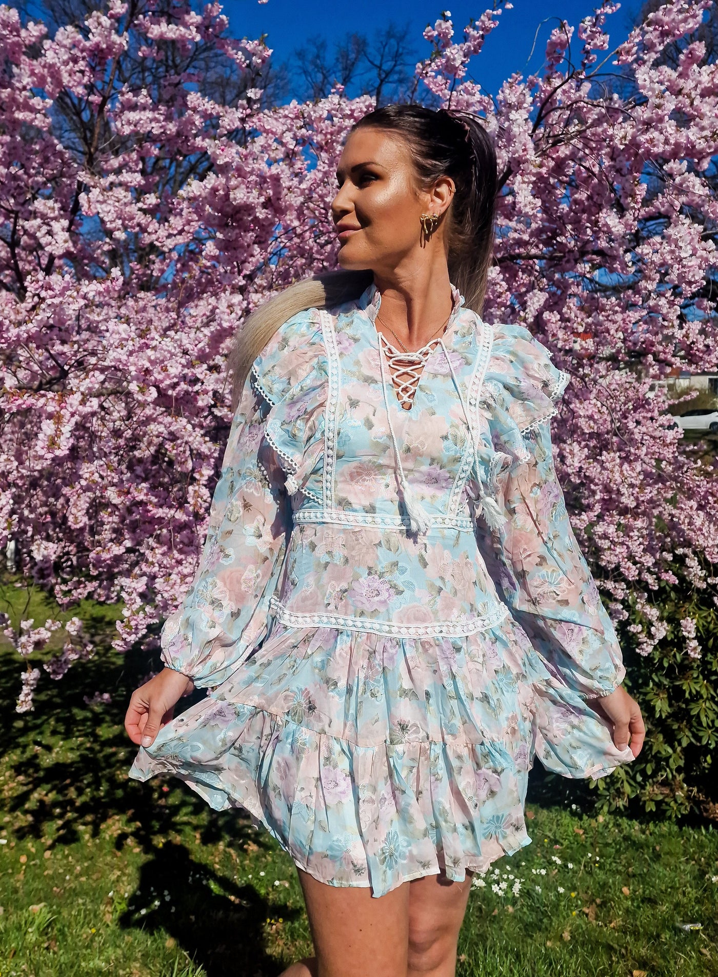 Geblümtes Spitzenkleid