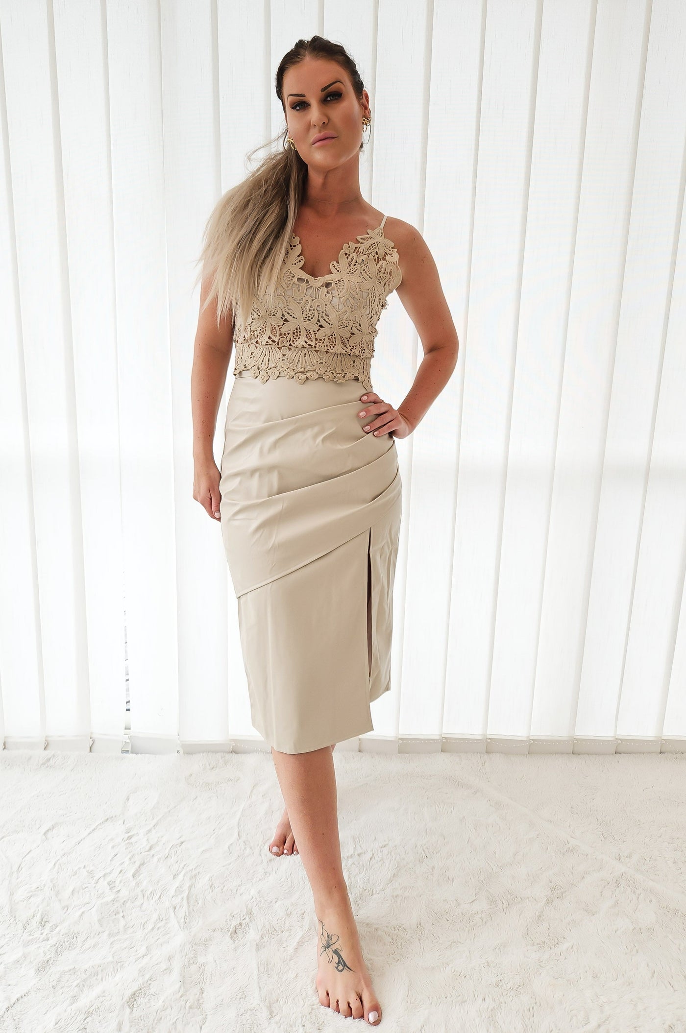 Lange Kunstlederrock in Beige