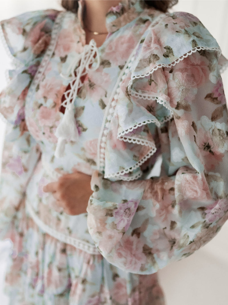 Geblümtes Spitzenkleid