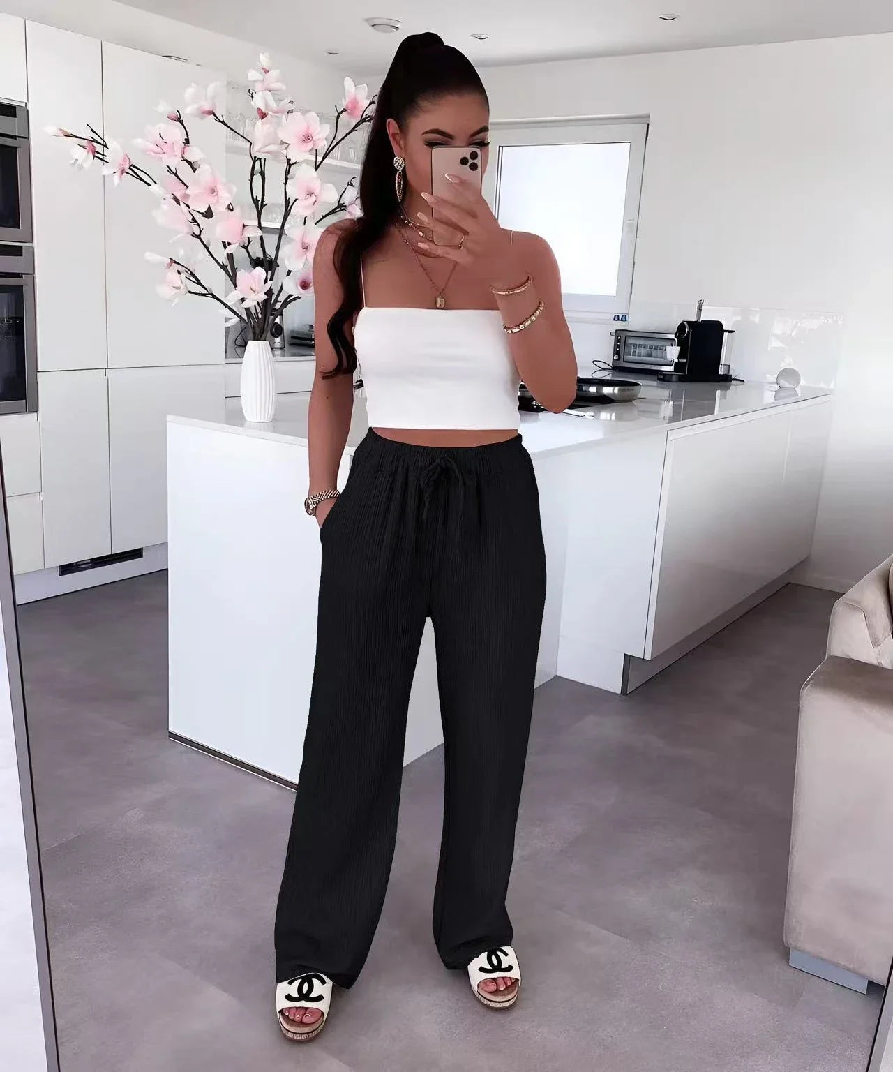 Schwarze Rückenbundhose