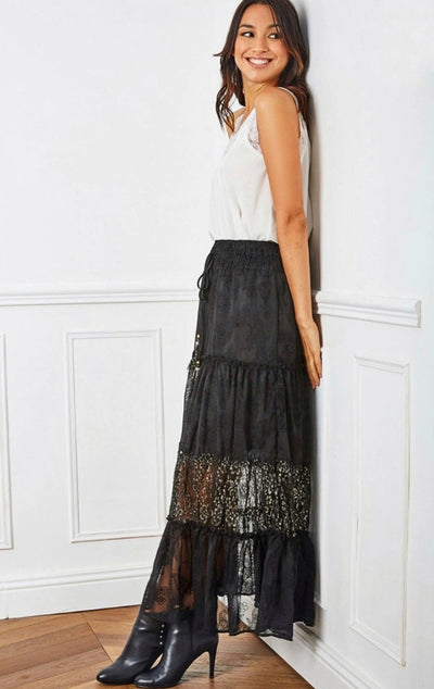 Langer schwarzer Rock