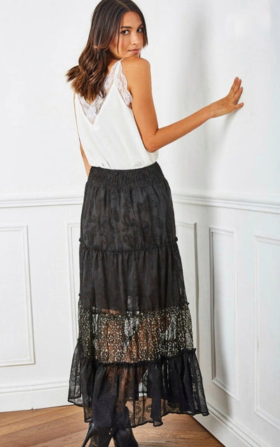 Langer schwarzer Rock