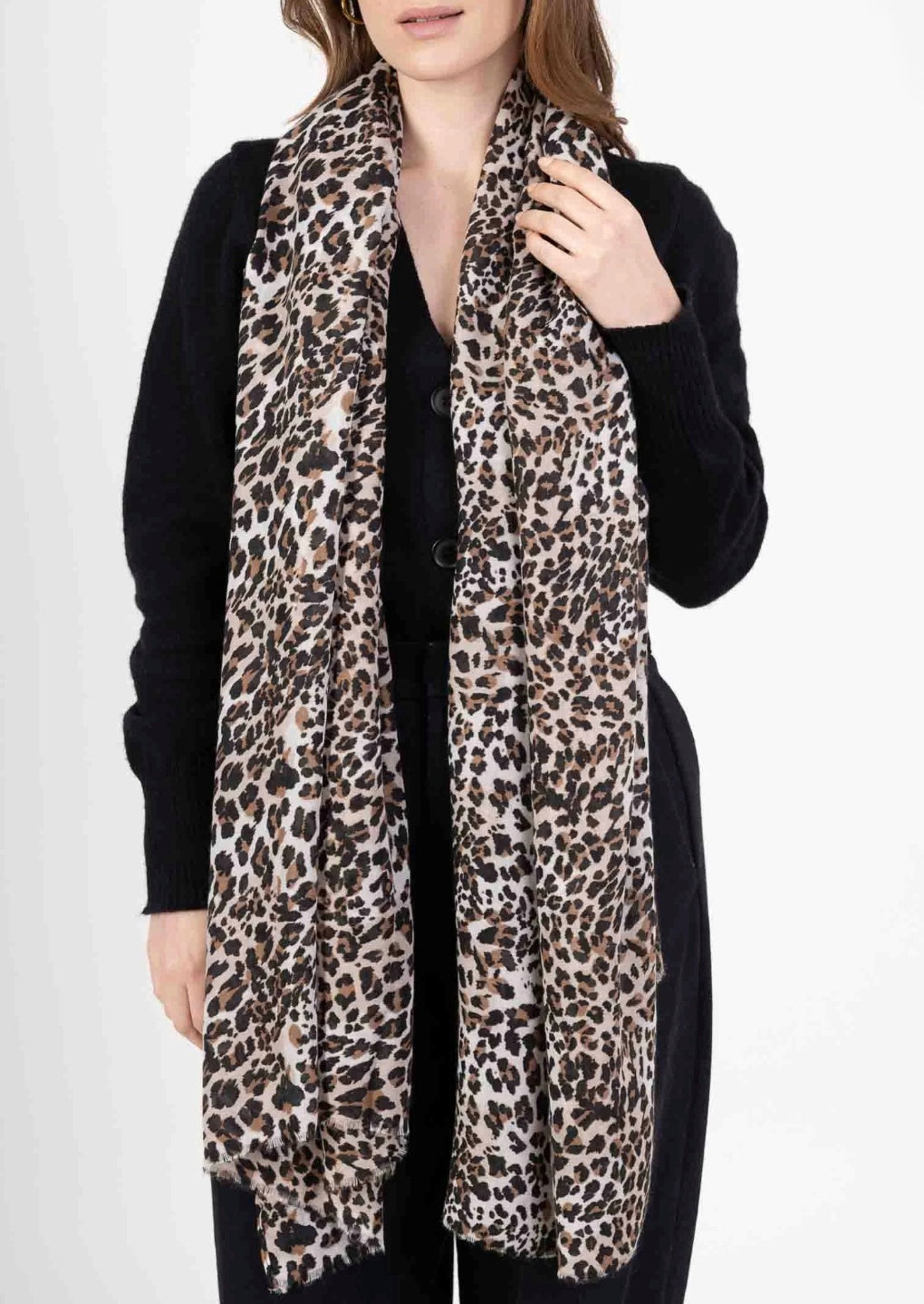 Schal im Leopardenmuster