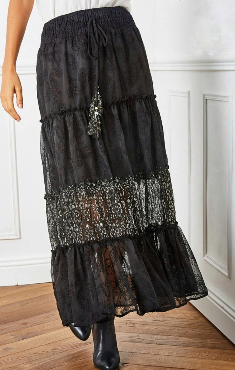 Langer schwarzer Rock