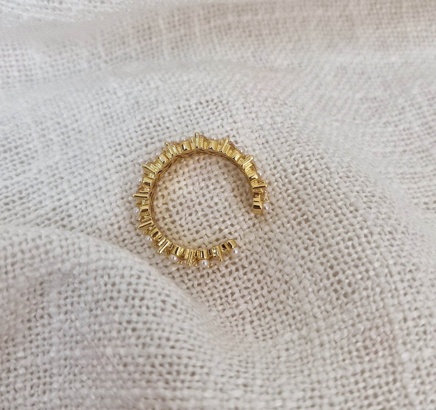 Ring aus Perlen und Gold
